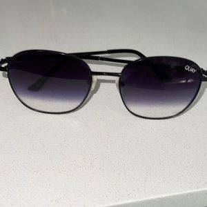 QUAY sunglasses perfect condition !!